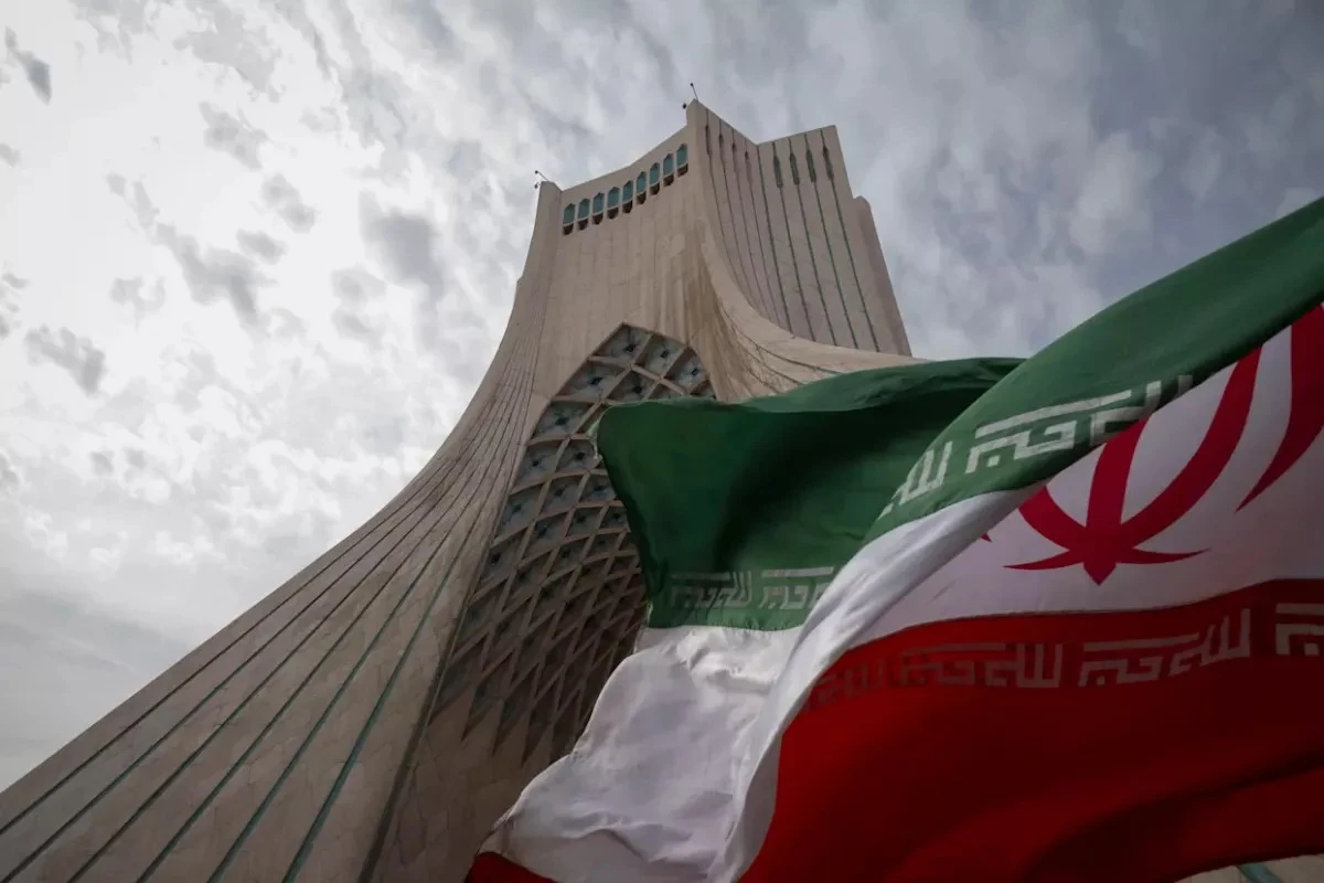 Iranian Journalists Went on Air with Weapons After Trump's Statements