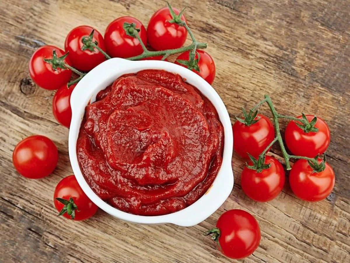 Recipe for Delicious Tomato Sauce with Garlic and Herbs: Ready in 2 Minutes