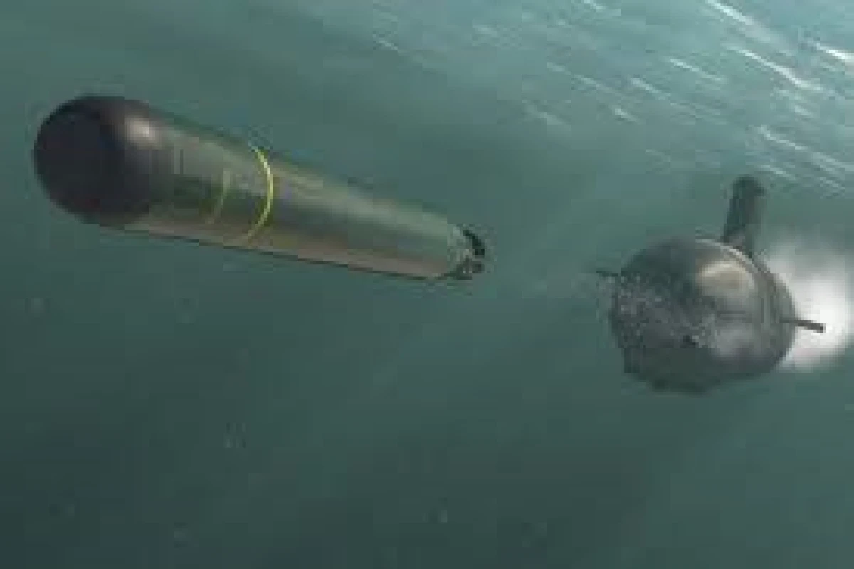 Подводная лодка выпускает ракету