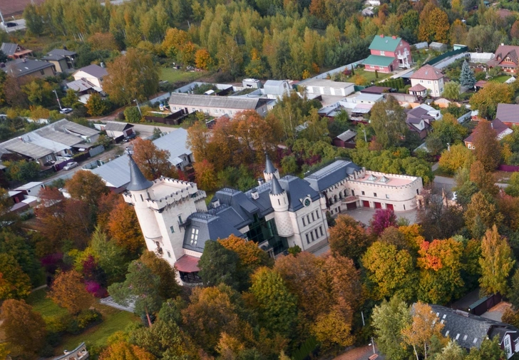 Alla Pugacheva and Maxim Galkin's Castle