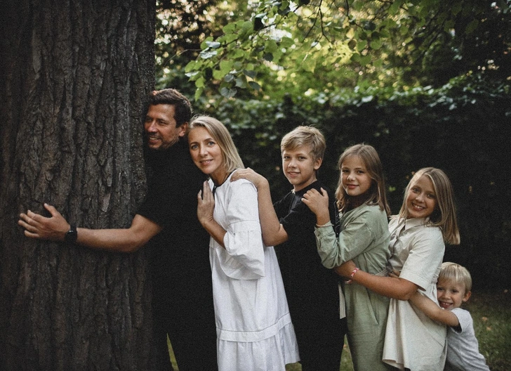 Andrey Merzlikin and Anna Osokina with children