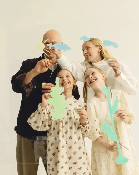 Yura Borisov and Anna Shevchuk with children for Prababoushka