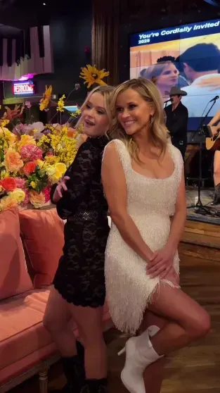 Reese Witherspoon with daughter